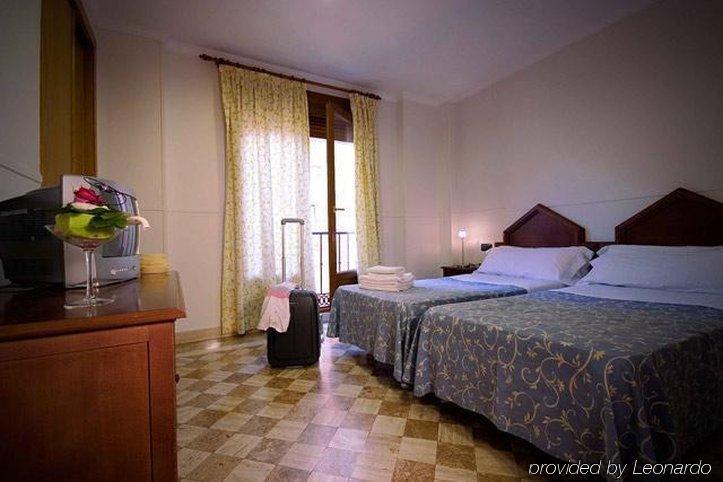 Hotel Boutique Reina Mora Granada Bilik gambar