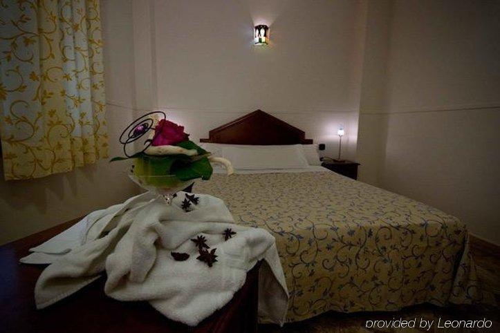 Hotel Boutique Reina Mora Granada Bilik gambar